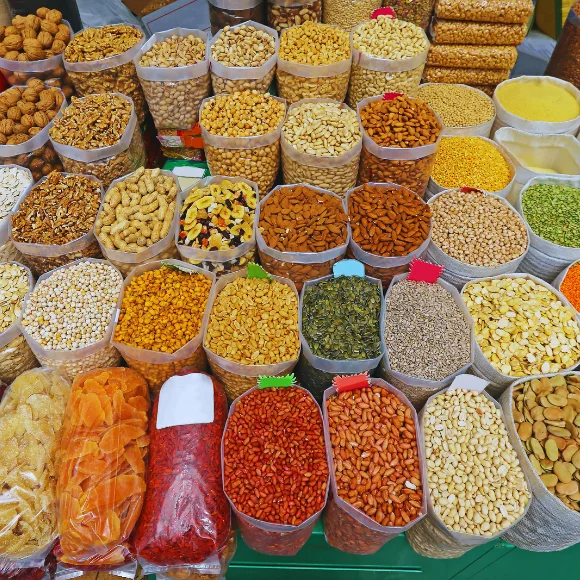 Kutluhan Kuruyemiş mağaza tezgahı